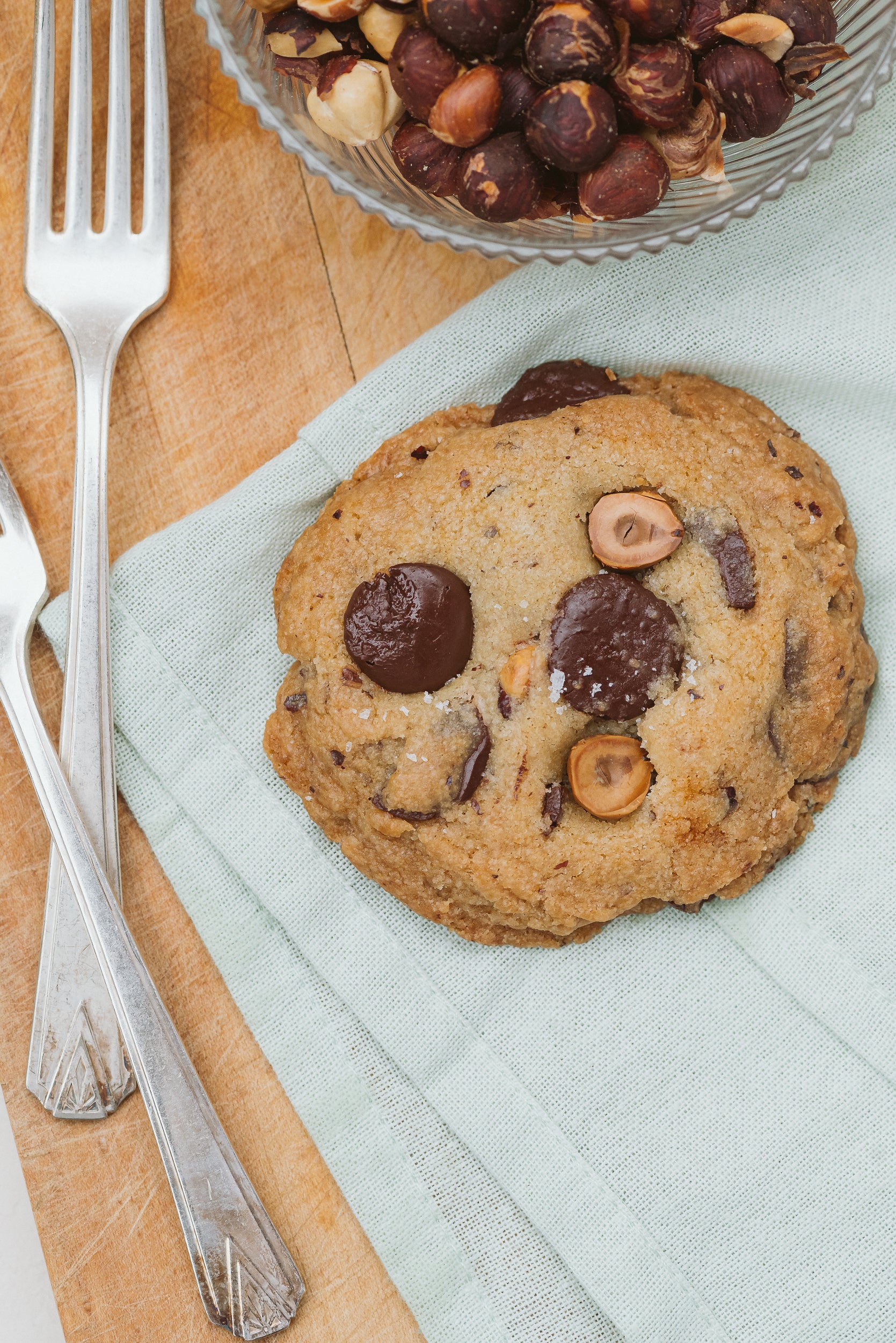 Cookies vegan au chocolat noisette fait à Montréal, boulé à la main